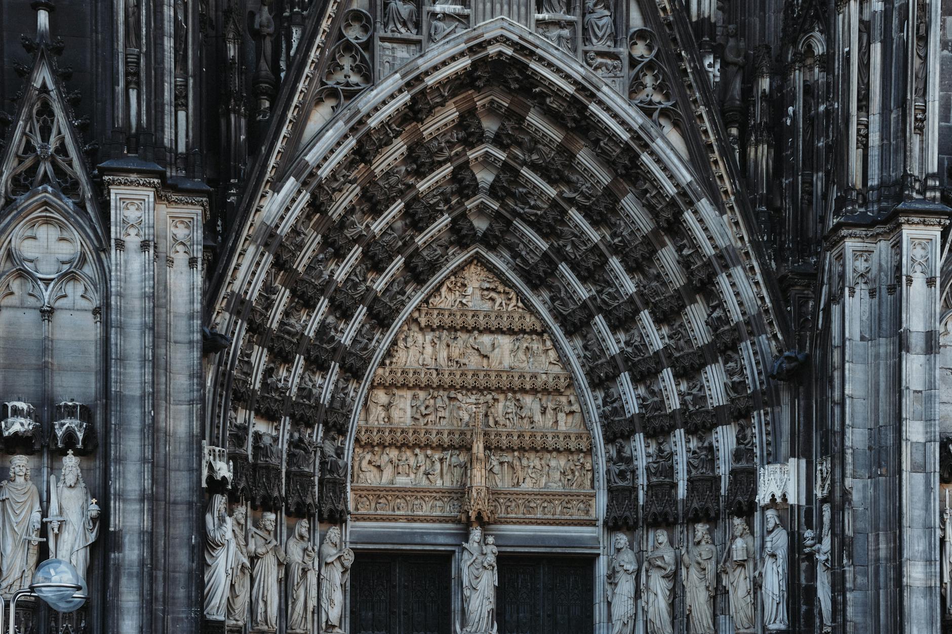 Cologne Cathedral and Rhine river skyline - DMC Cologne